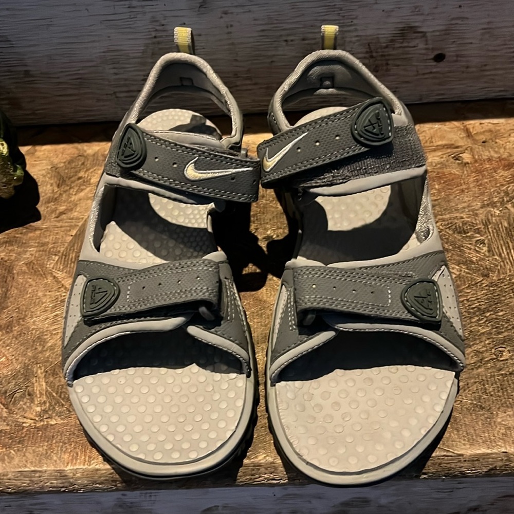 Ladies NIKE SANDALS New Without Tags!